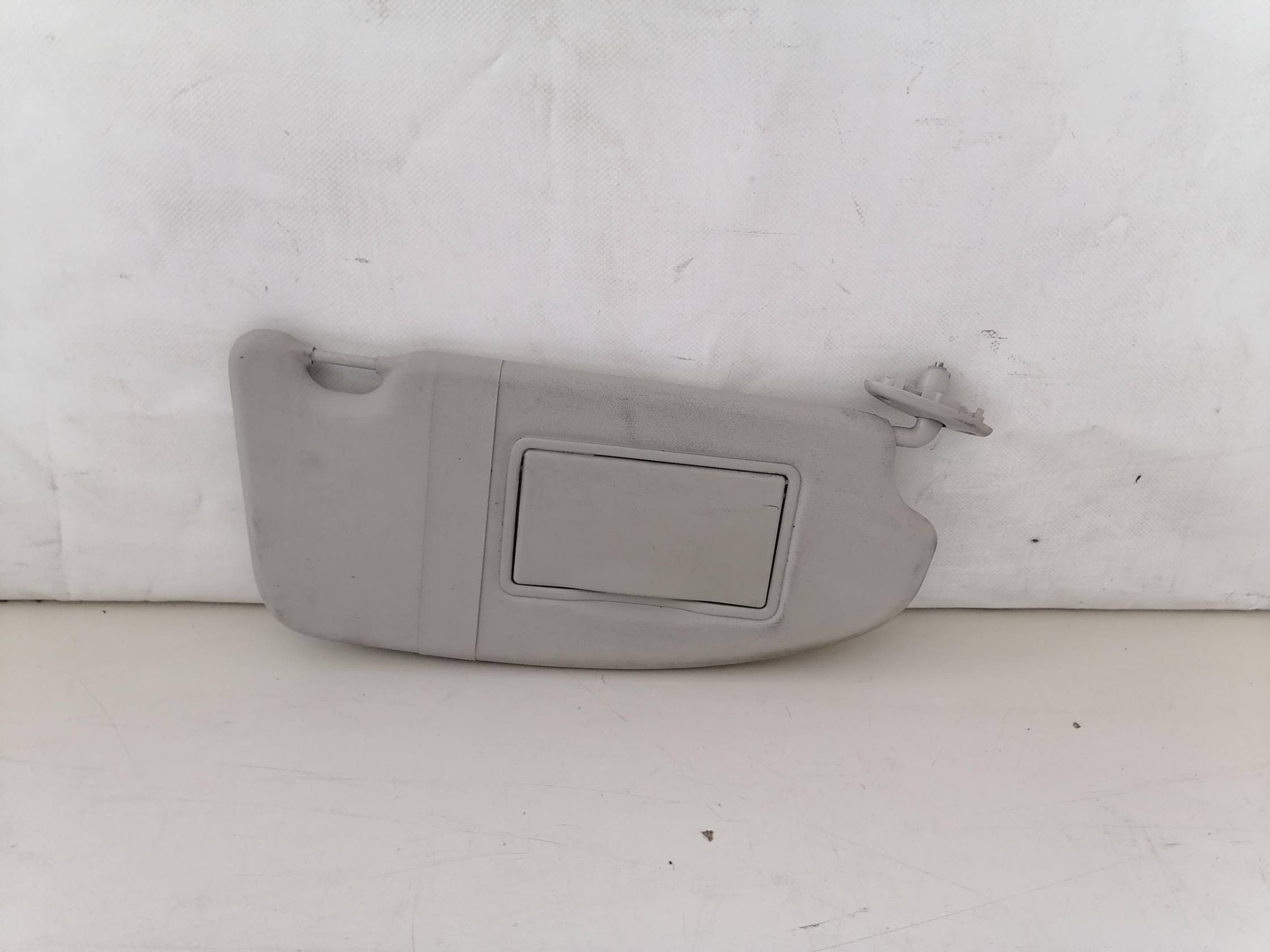 Aletta parasole parabrezza dx.